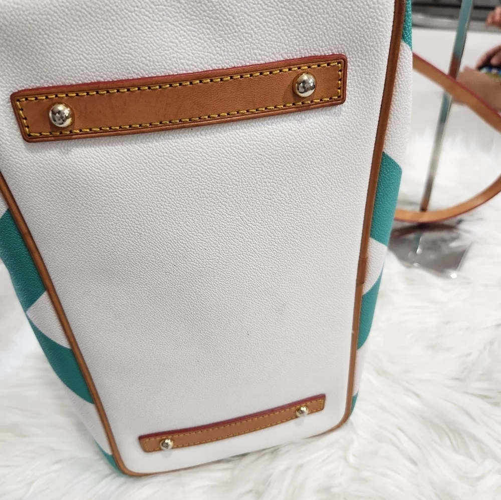 💚▪️ Dooney & Bourke ▪️bailey Chevron Teal & White Shoulder Tote Bag